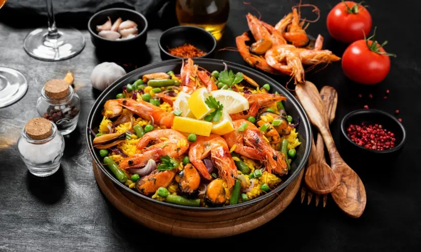 10 причин поехать в отпуск в Испанию: Солнце, культура и вкус жизни!
